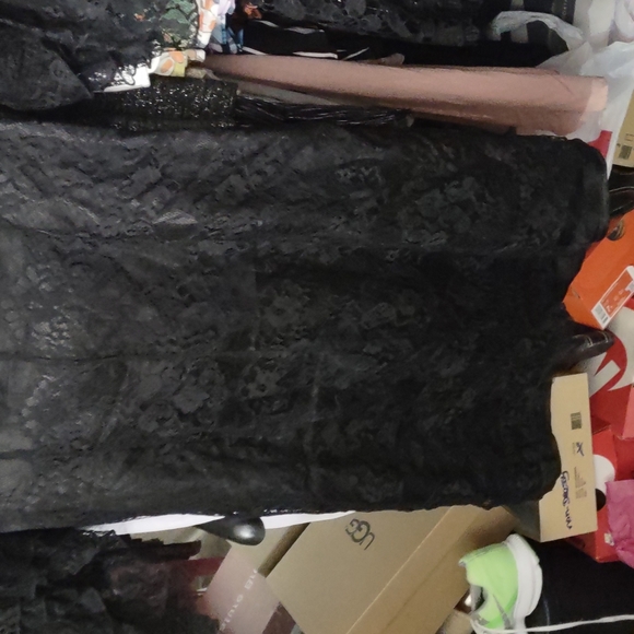 New BeBe off the shoulder lace Dress - Picture 6 of 9